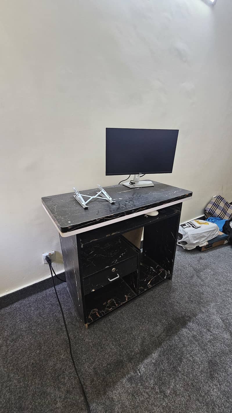 Computer table 1