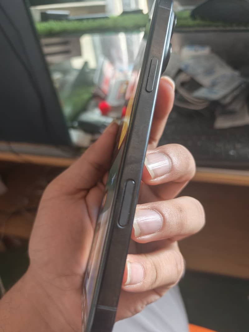 Apple iPhone 16 Pro Max 2