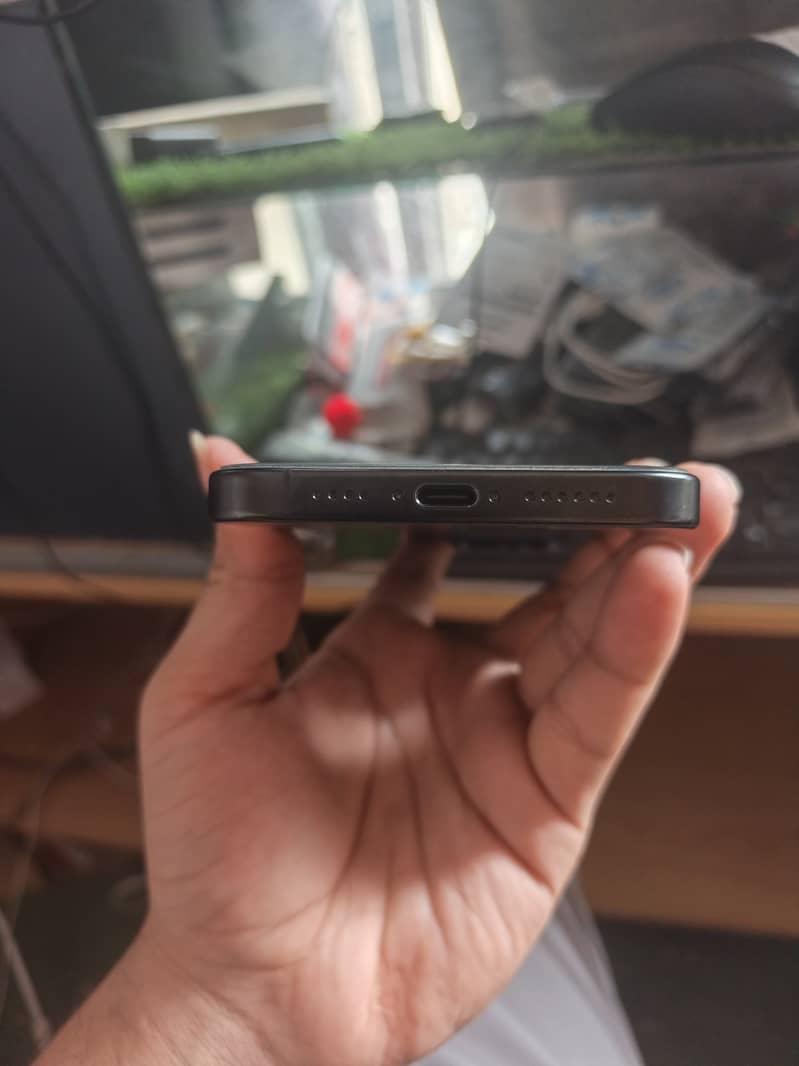 Apple iPhone 16 Pro Max 3