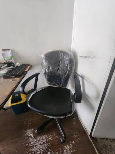 office chair and waiting area chair and table