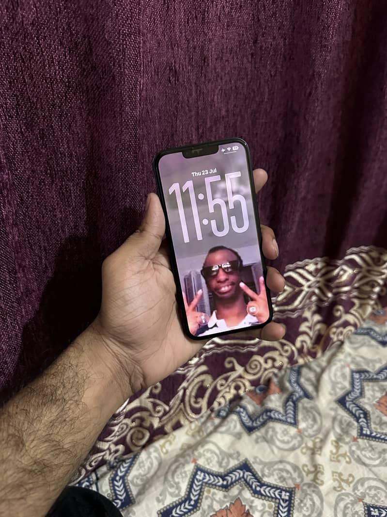 Apple iPhone 16e 1