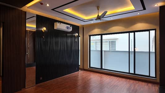 A Prime Location House Of 10 Marla In Lahore