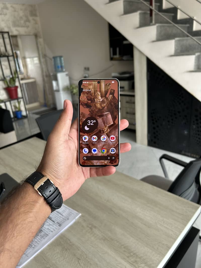 Google Pixel 8 4