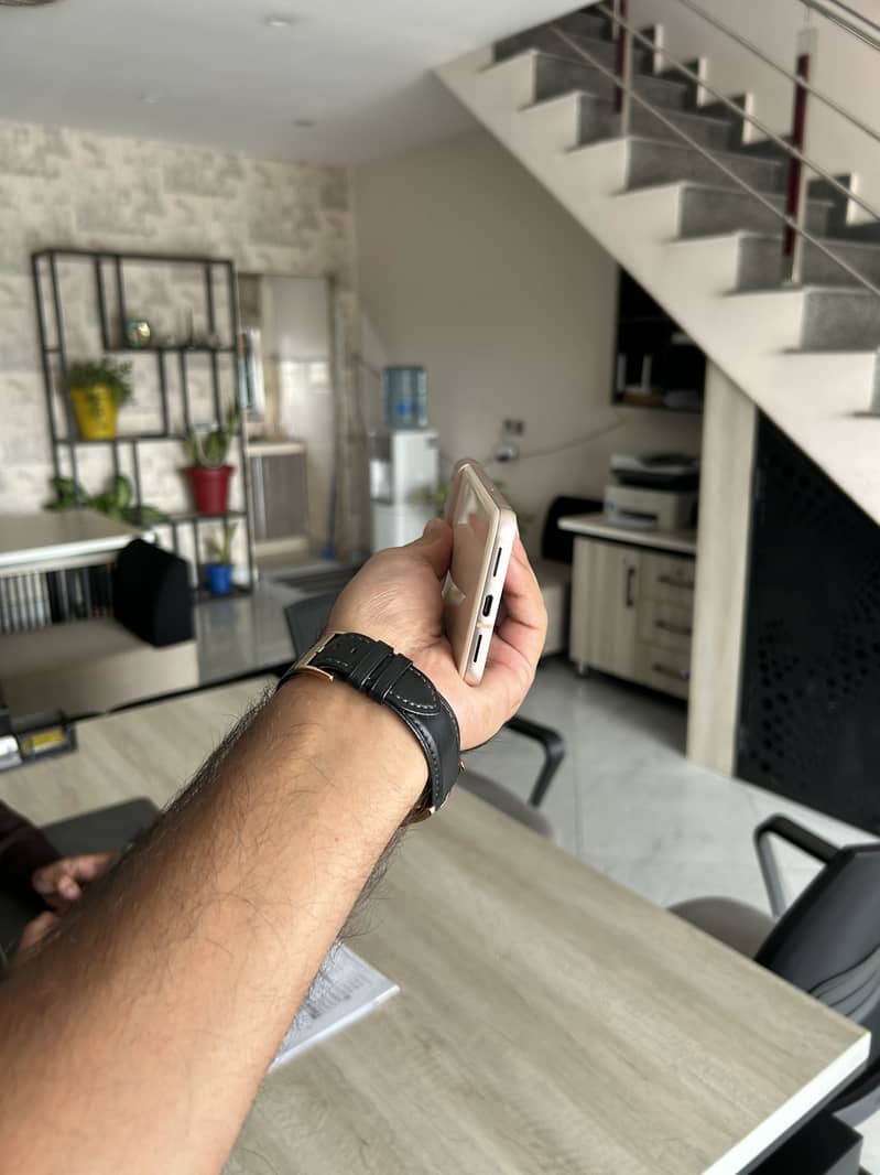 Google Pixel 8 5