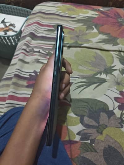 Vivo V30