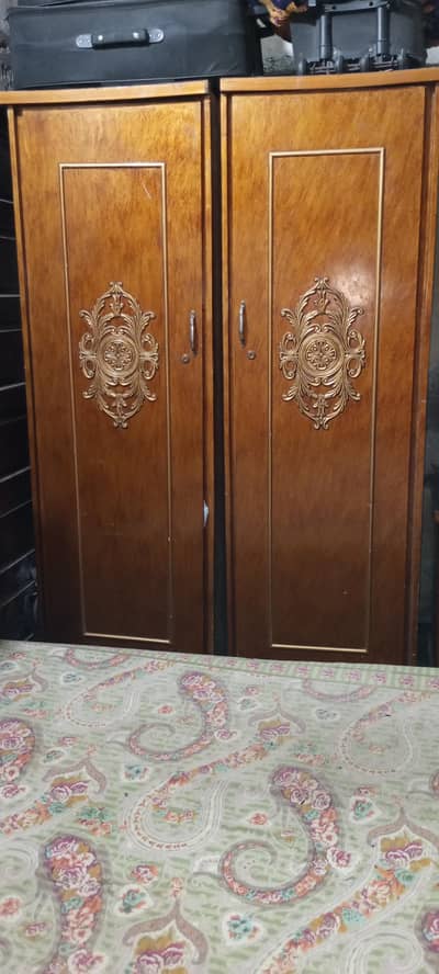 almari , showkase and dressing table for sale