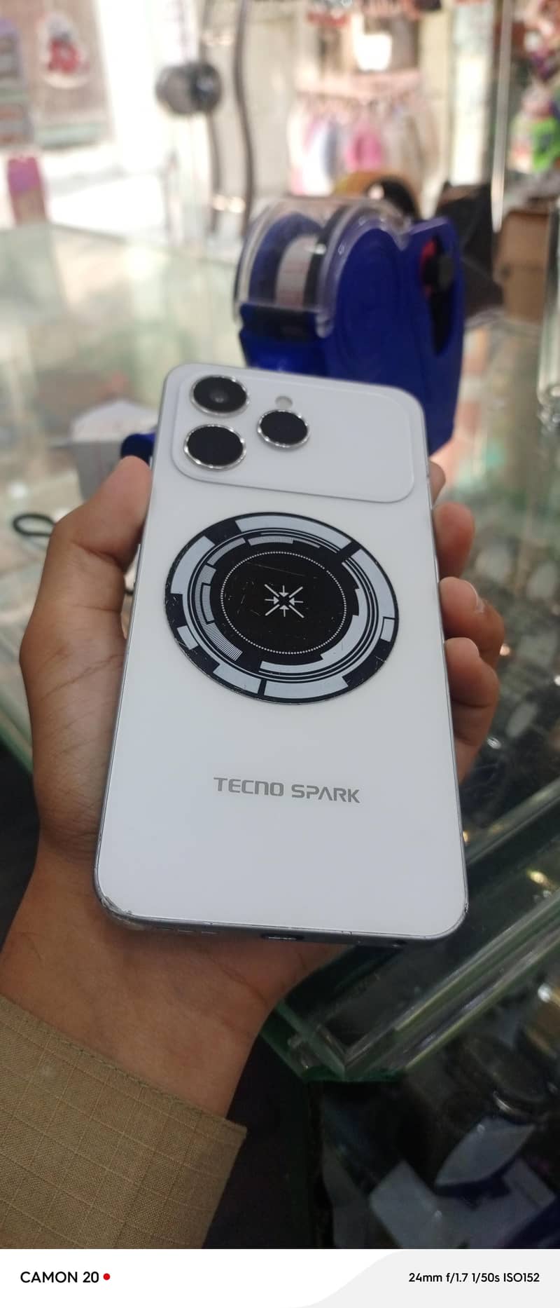 Tecno CAMON 40 1