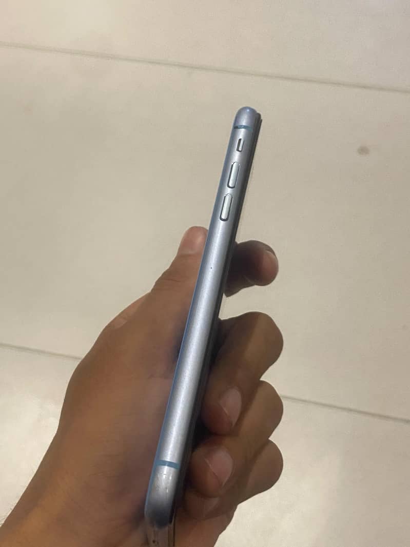 Apple iPhone XR 4