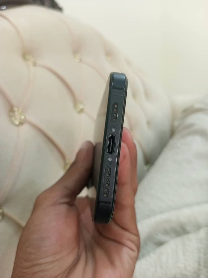 Apple iPhone 16 Pro Max 2
