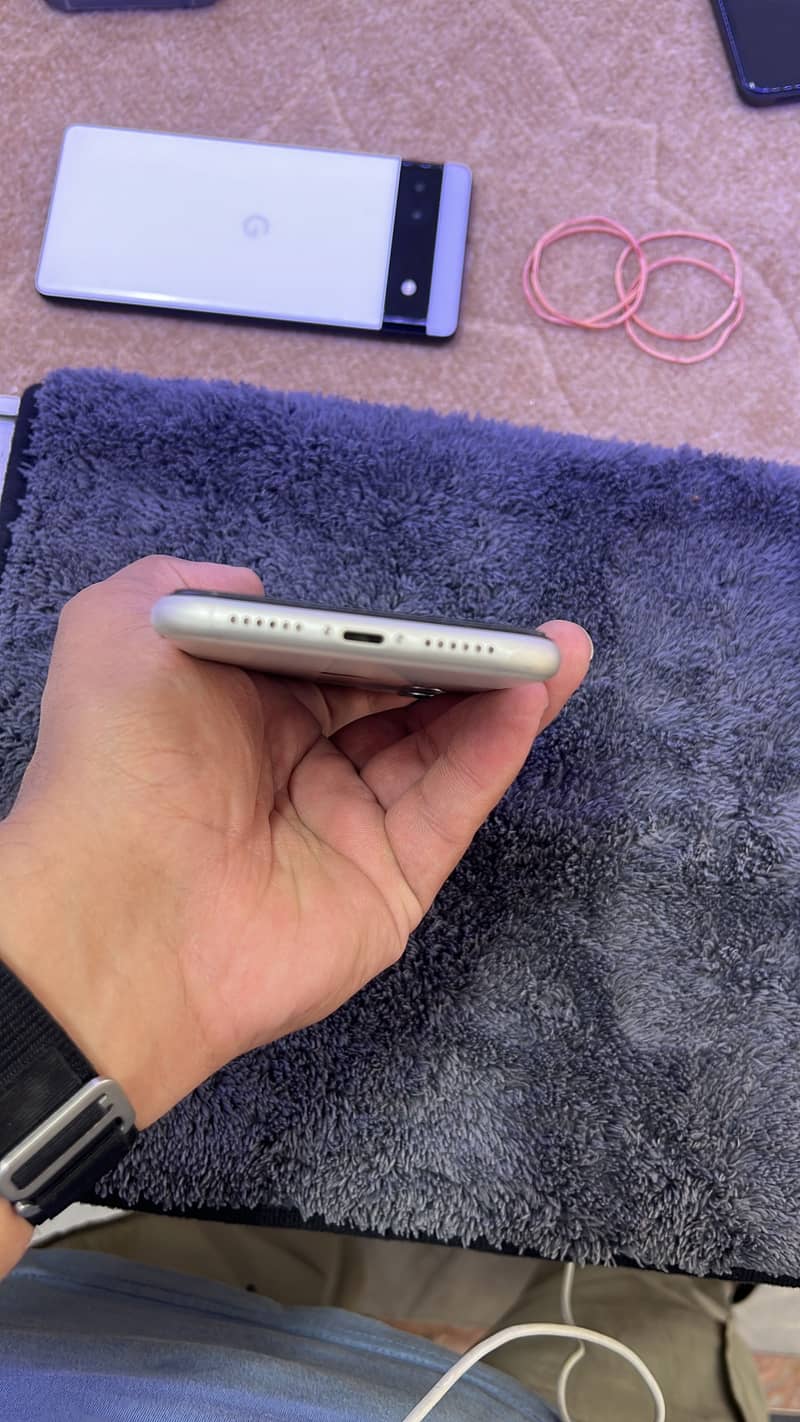 Apple iPhone 11 3