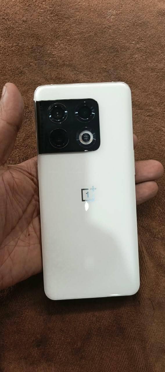 One Plus 10 Pro 1