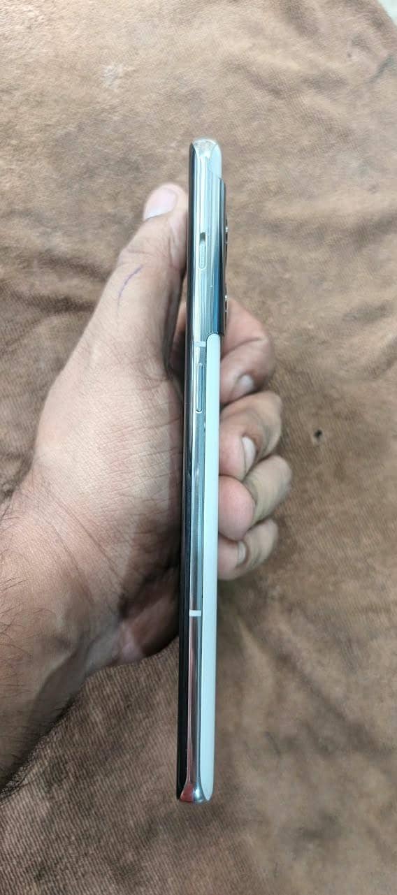 One Plus 10 Pro 4