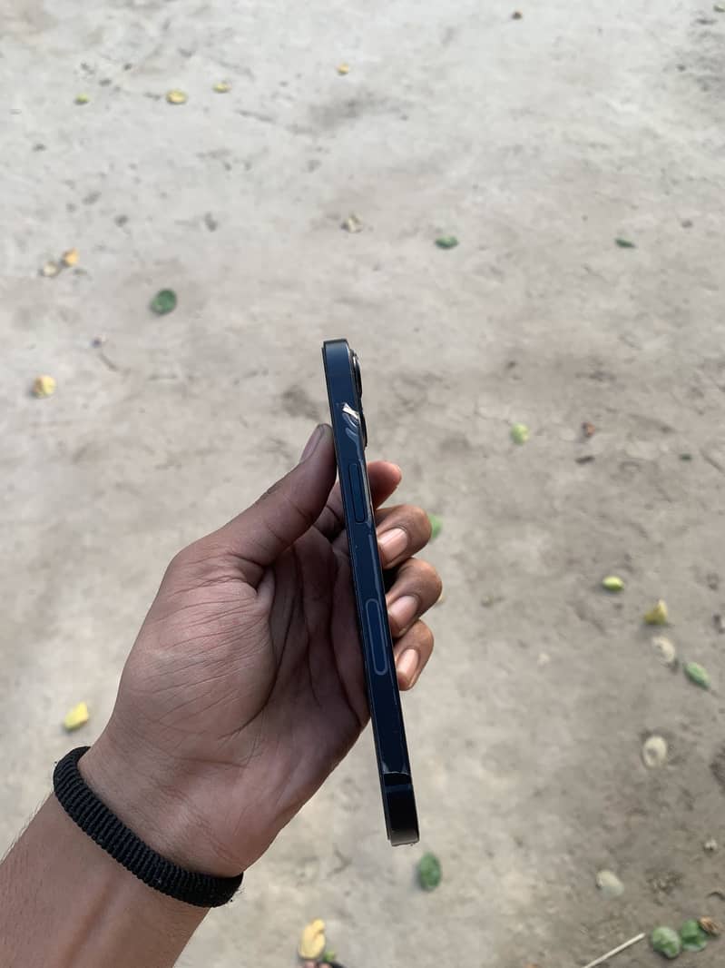 Apple iPhone 13 4