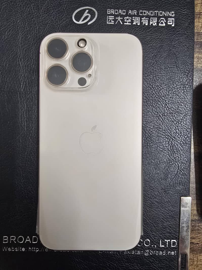 Apple iPhone 16 Pro Max 1