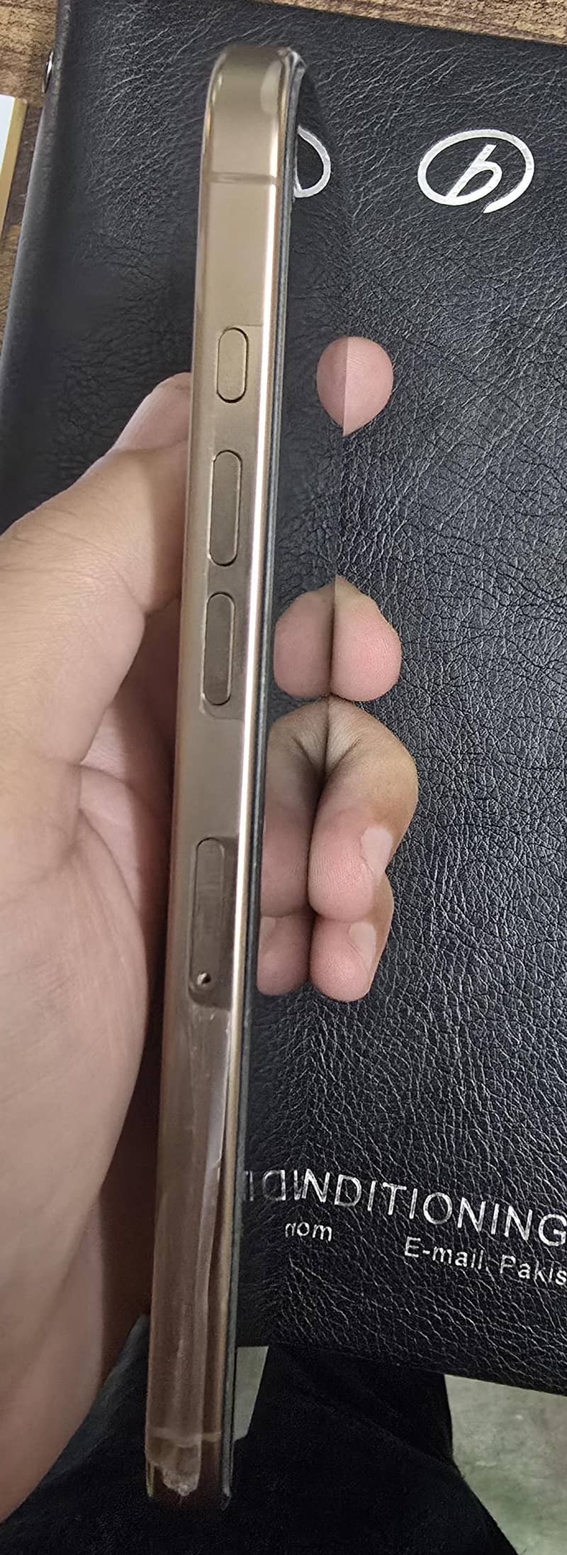Apple iPhone 16 Pro Max 2
