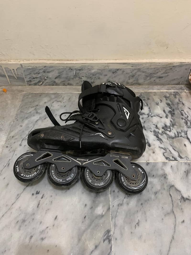Roller skates 0