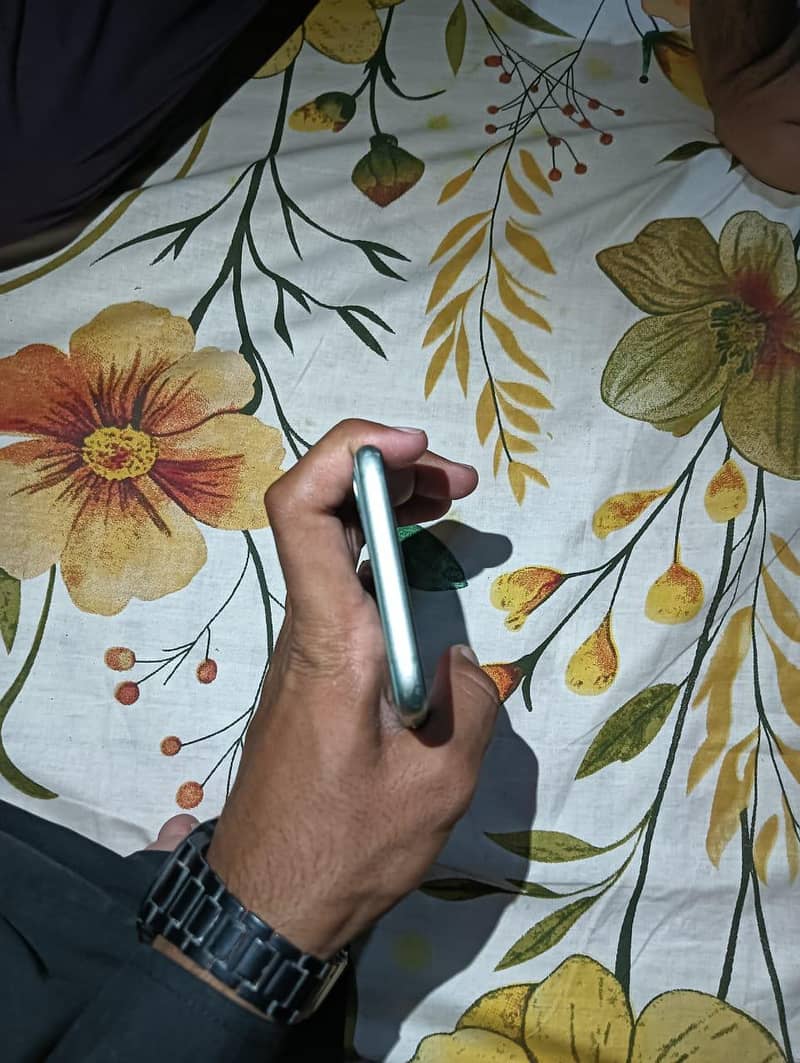 Apple iPhone 11 3