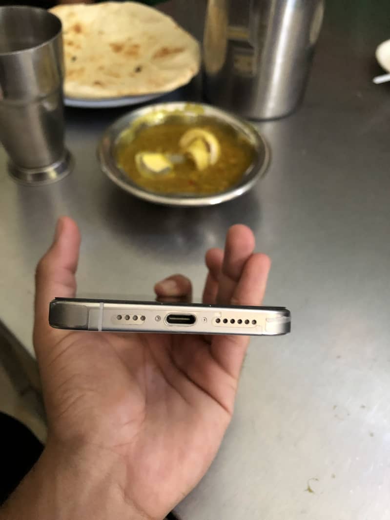 Apple iPhone 15 Pro Max 6