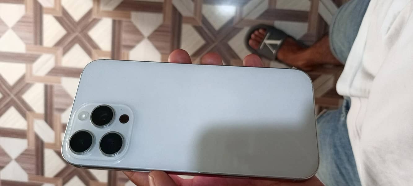Apple iPhone 16 Pro Max 0