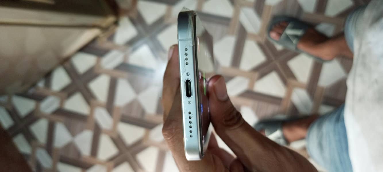 Apple iPhone 16 Pro Max 1