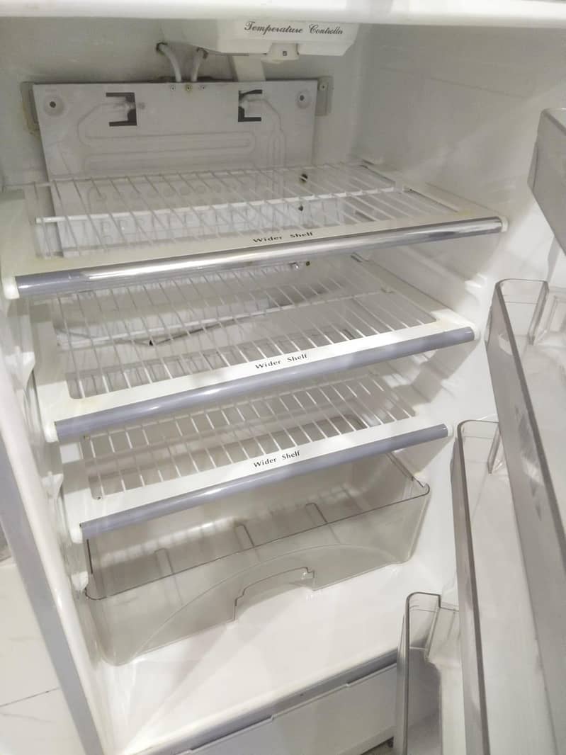 Dawlance fridge 0