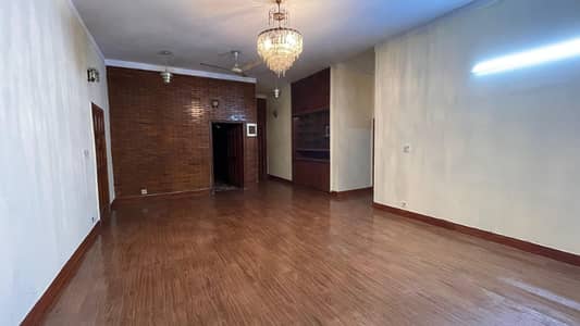 1 KANAL BEAUTIFUL HOUSE FOR RENT