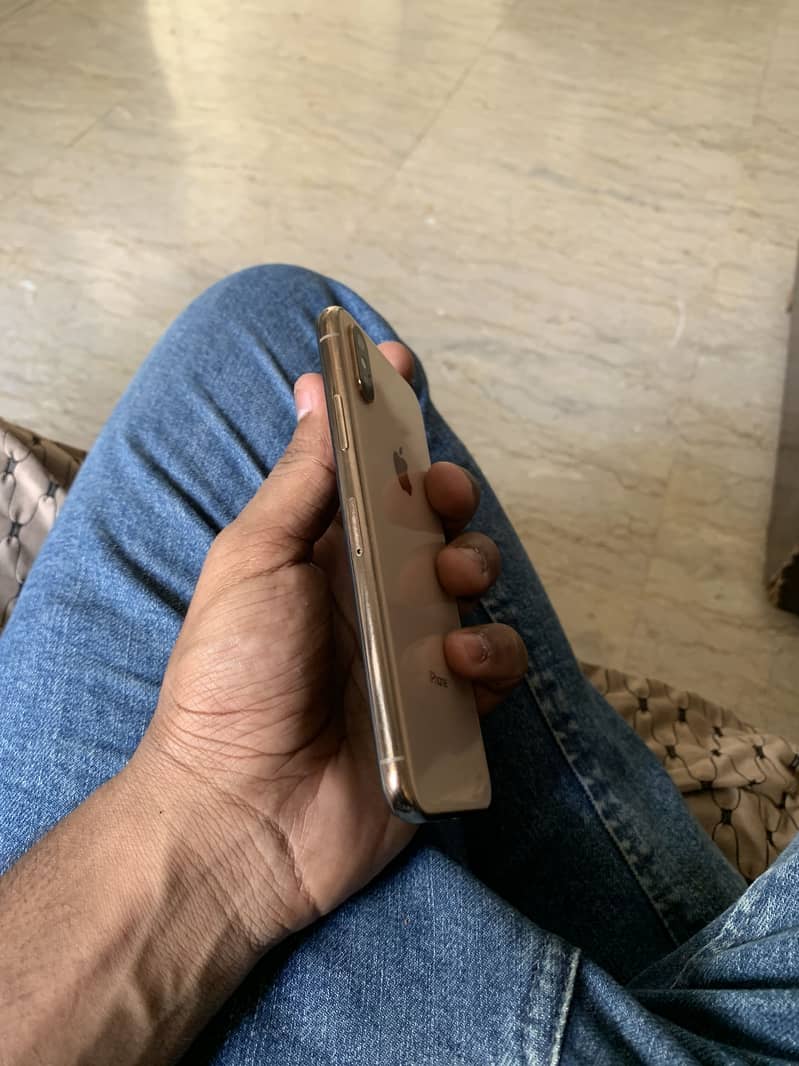 Apple iPhone XS 5