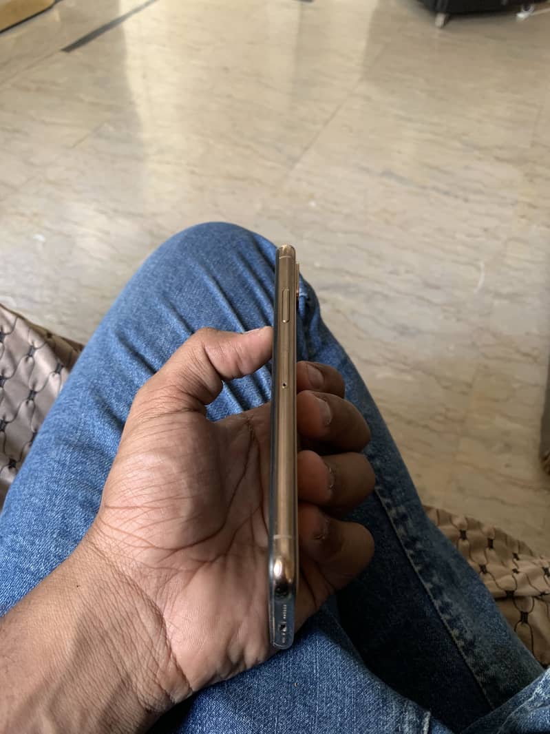 Apple iPhone XS 6