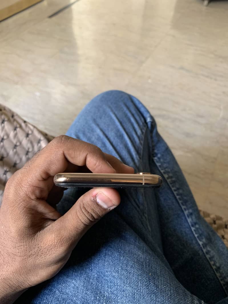 Apple iPhone XS 7