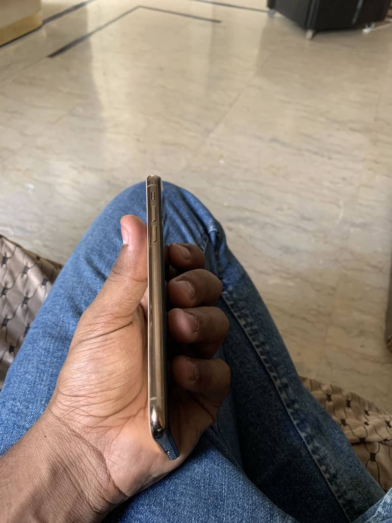 Apple iPhone XS 10