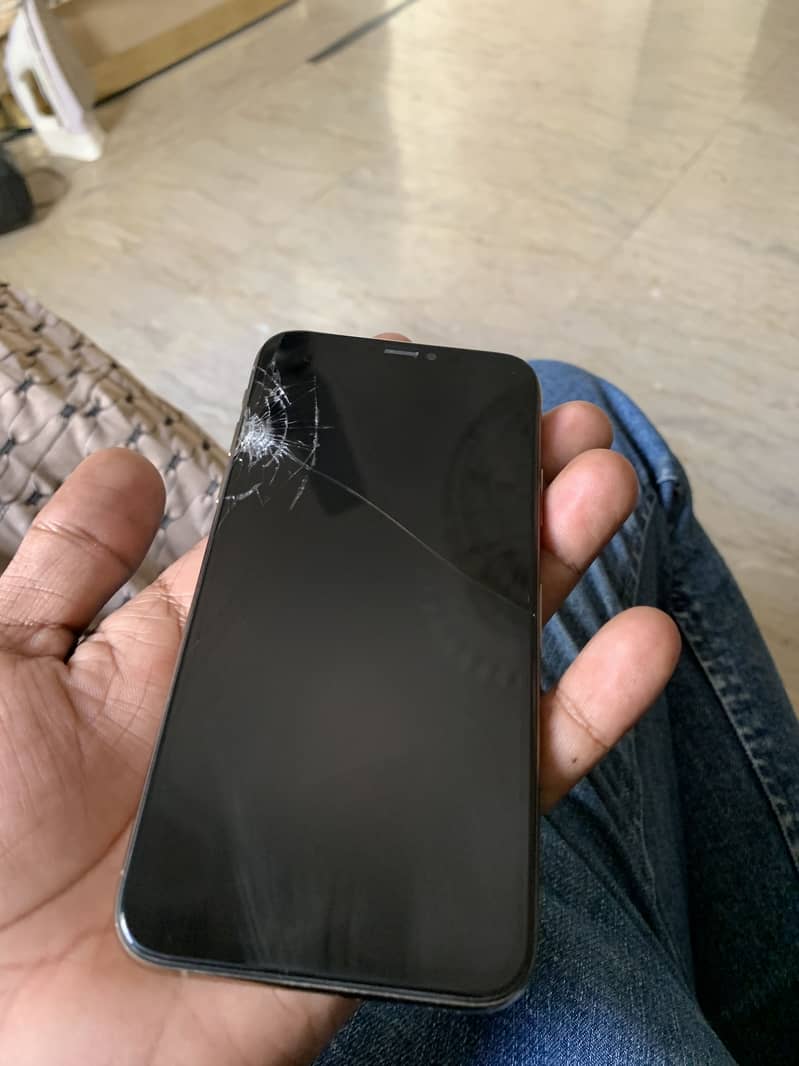 Apple iPhone XS 17