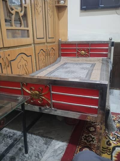 Two bed seals, heavy duty 16 gauge steel, lifetime.