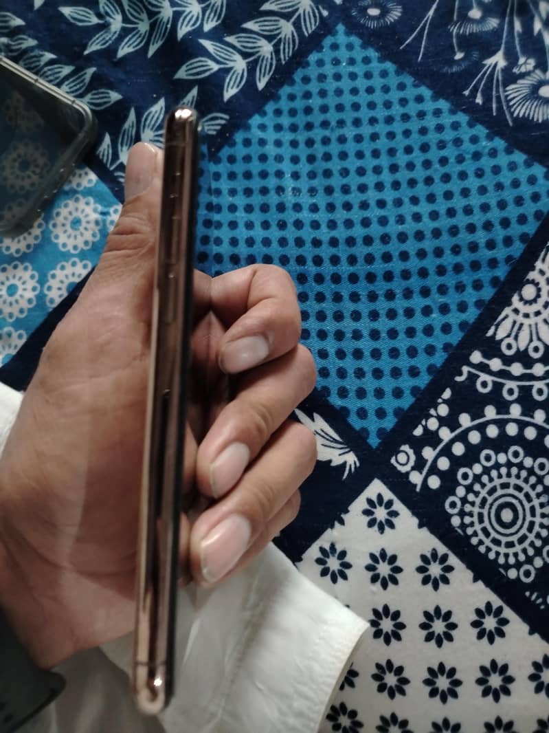 Apple iPhone 11 Pro 4
