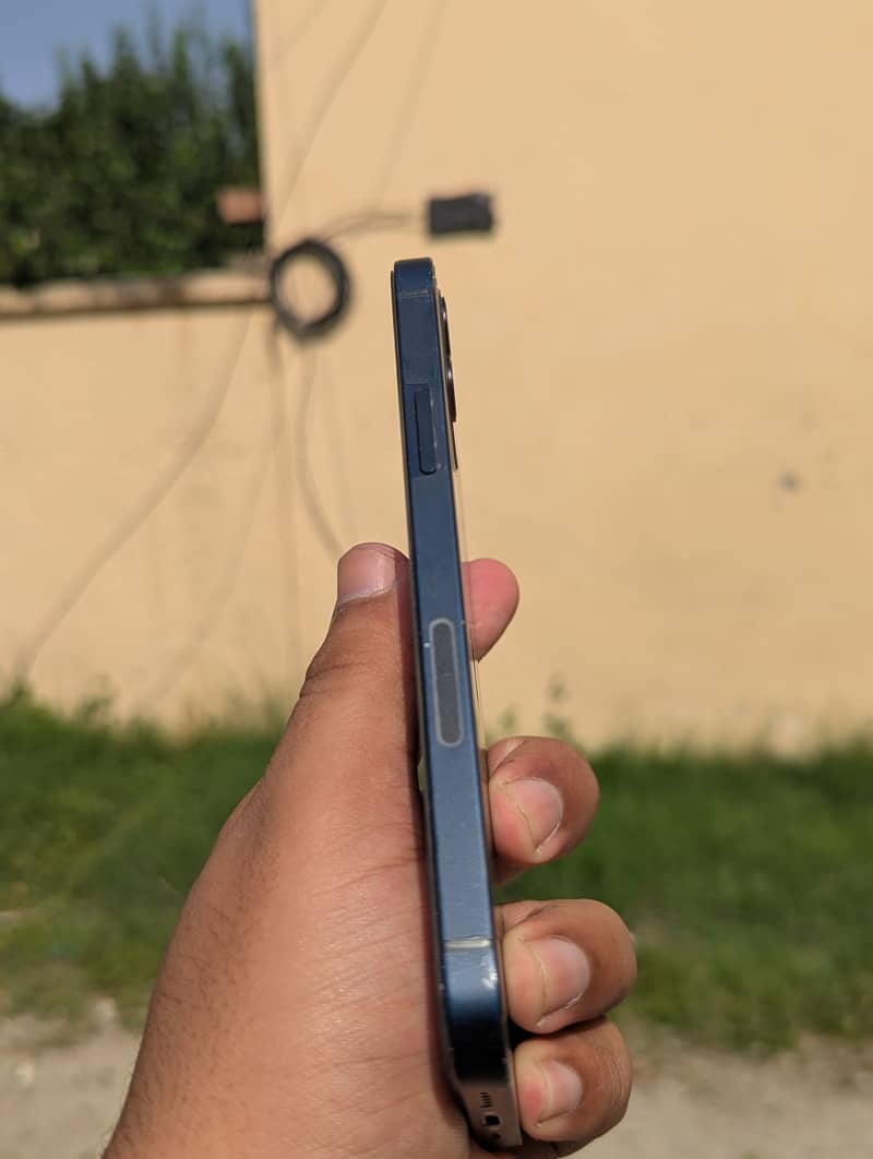 Apple iPhone 12 2