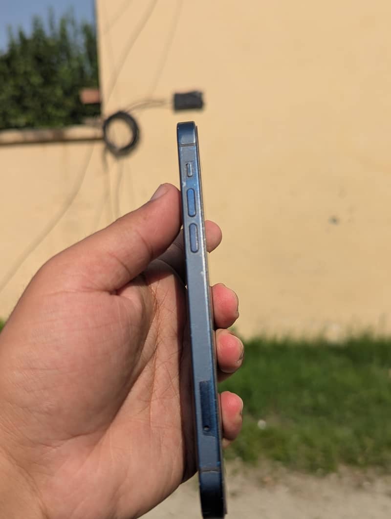 Apple iPhone 12 3