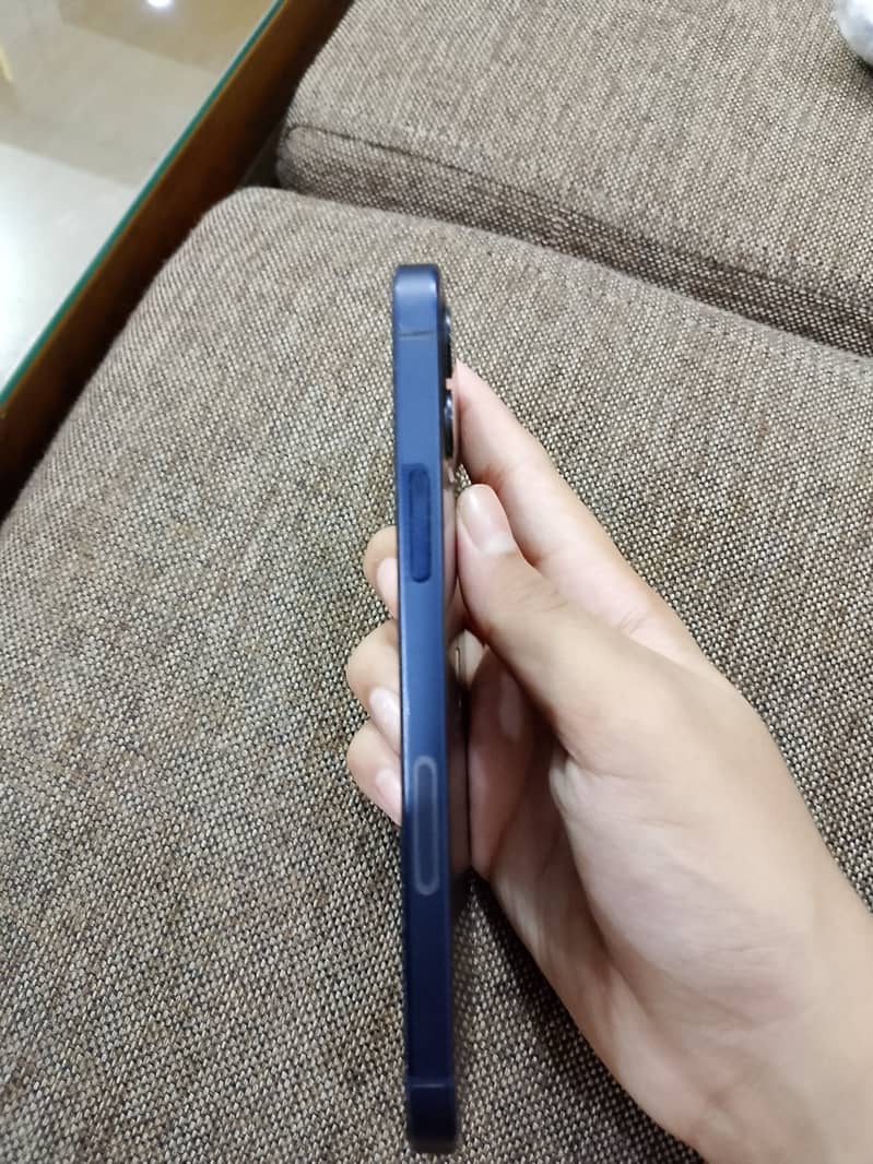 Apple iPhone 12 3