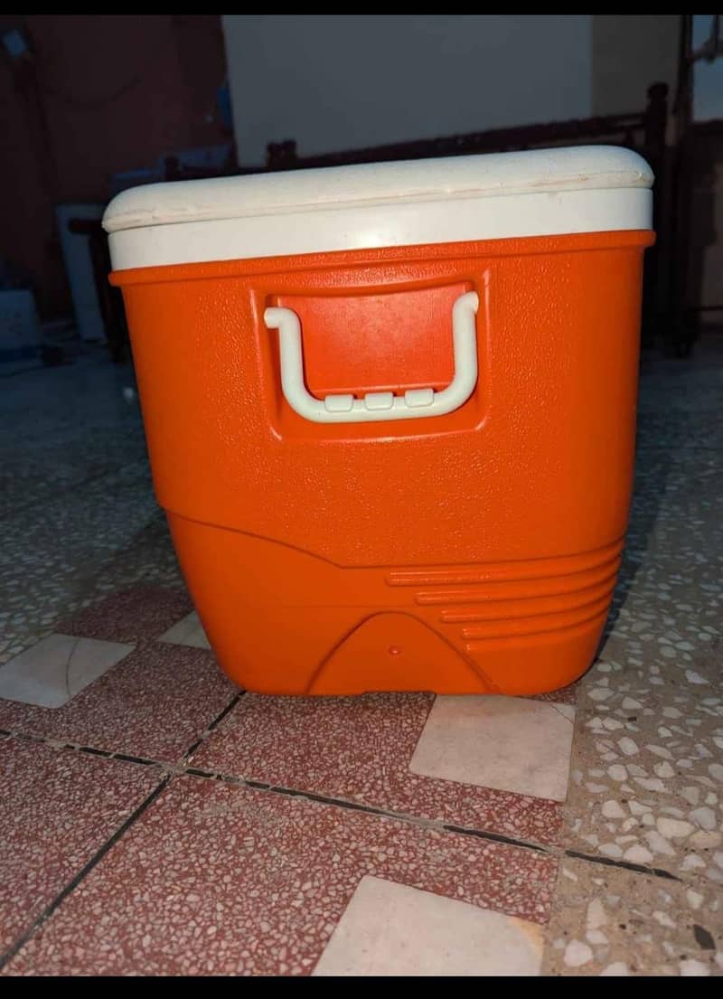 Ice Box *(Cooler)* 2
