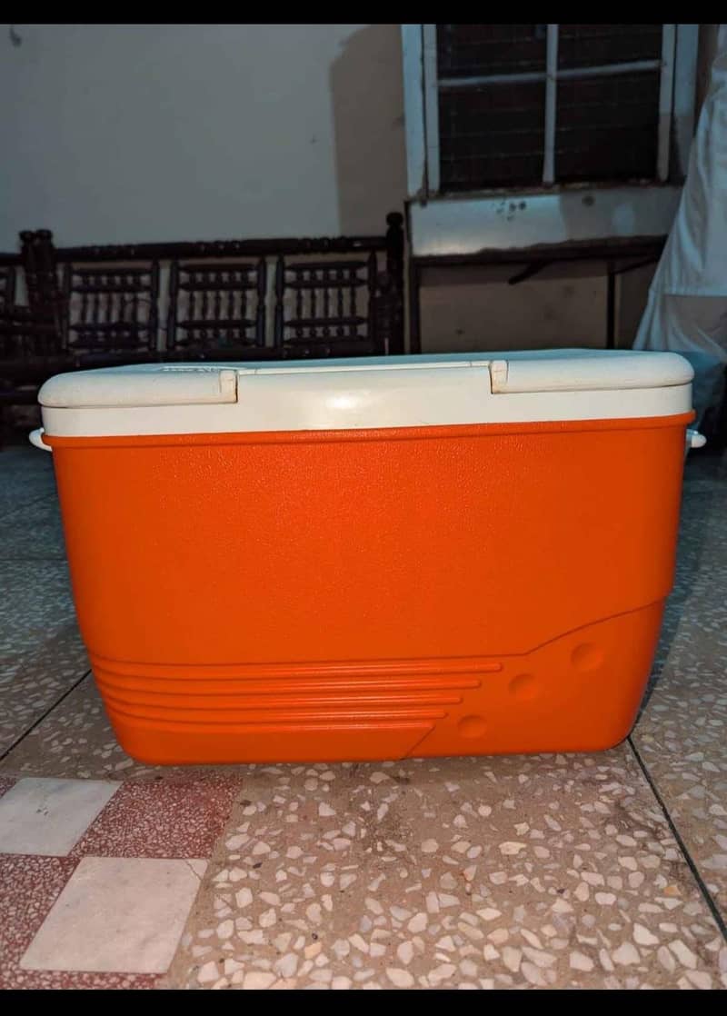 Ice Box *(Cooler)* 3