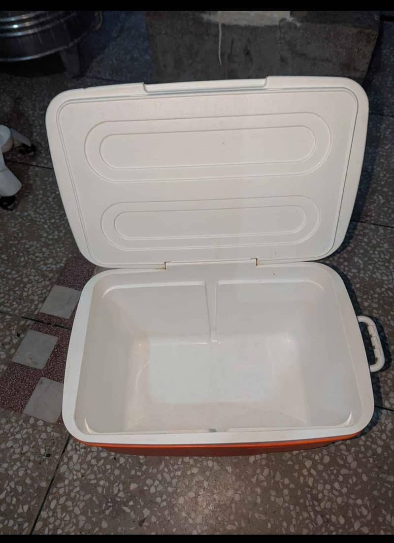 Ice Box *(Cooler)* 4