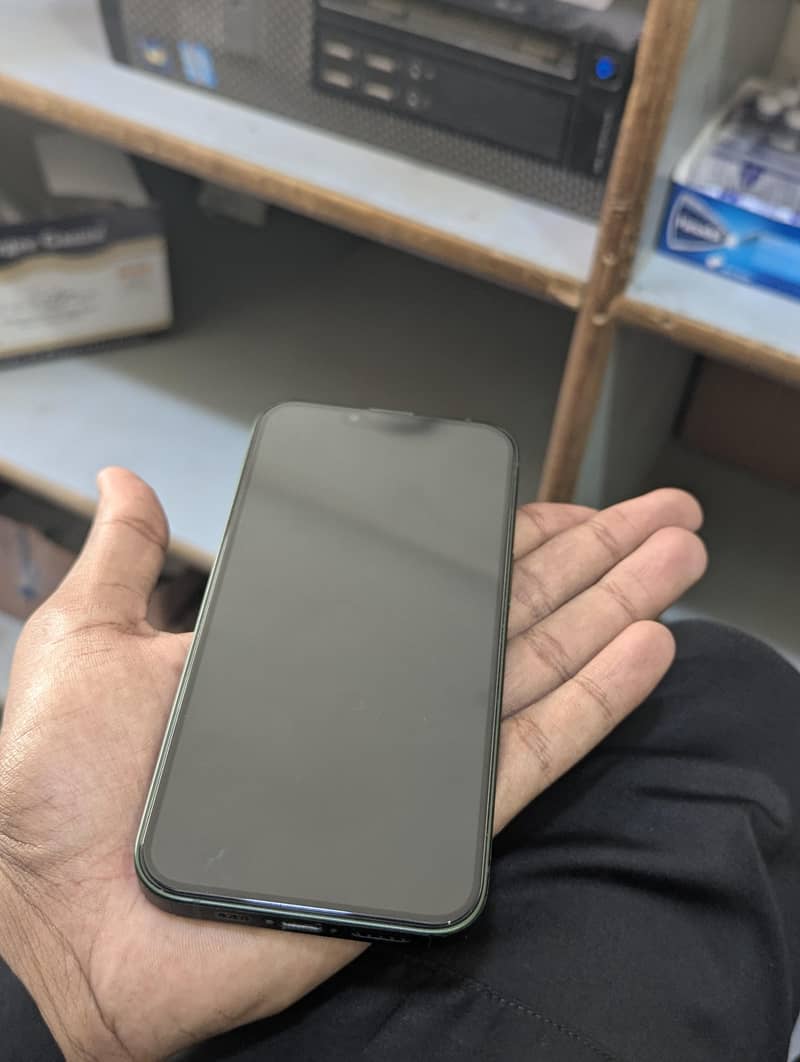 Apple iPhone 13 1