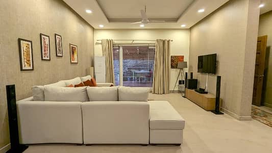 FOR RENT Luxury Furnished 3-Beds Open Basement E_7