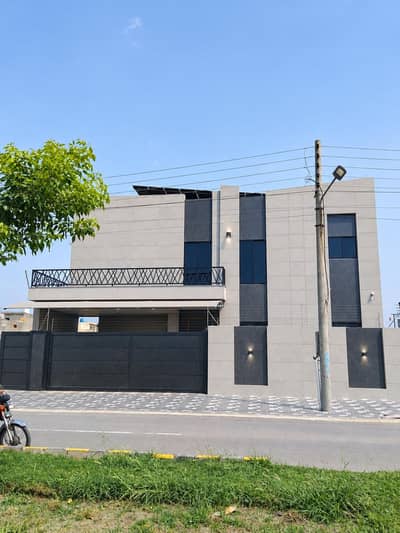 Prime location commercial building available for sale