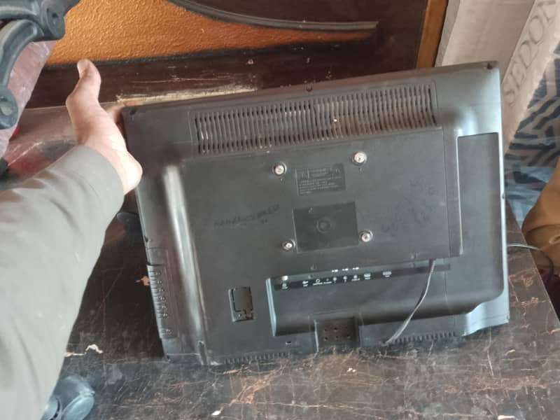 LCD TV 2
