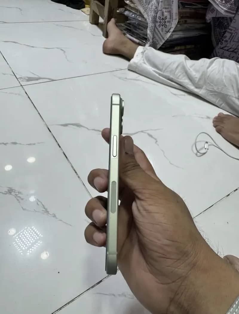 Apple iPhone 15 2