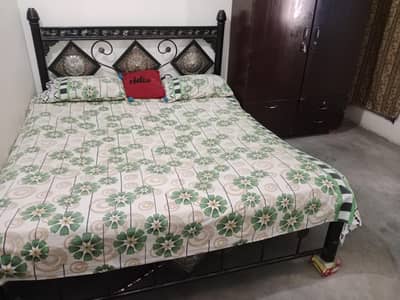 king size Iron Bed