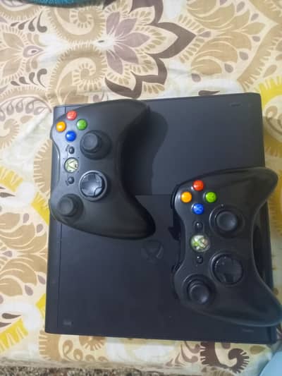 Xbox 360 (BARELY USED)