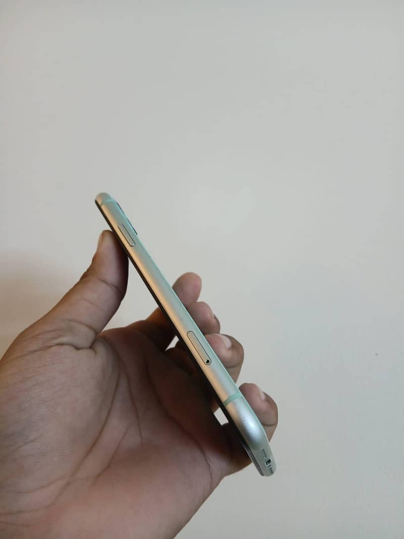 Apple iPhone 11 3