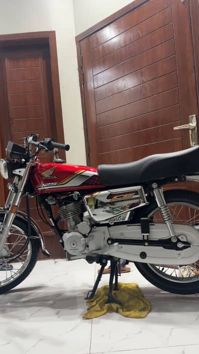 125 Self start special edition