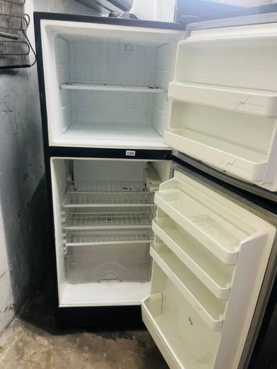 Dawlance small size fridge new condition