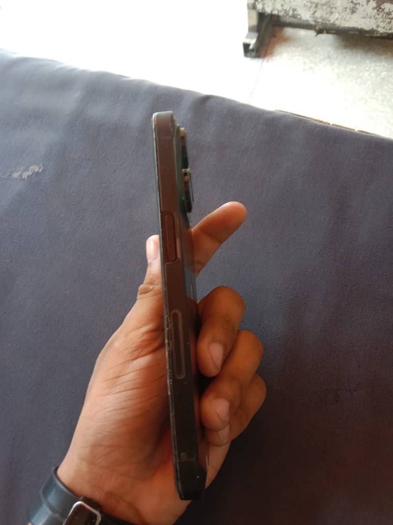 Apple iPhone 14 Pro 2